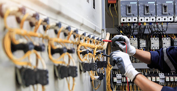Professional Electrician technician working in Lookout Mountain, AL